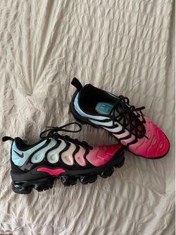 Nike Woman’s Vapormax Size 9