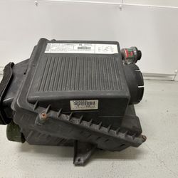 2002 Cadillac Escalade Stock OEM Air Cleaner Box w/ Filter - 6.0L V8 