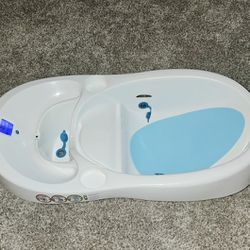 4moms Baby Tub With Thermometer.  