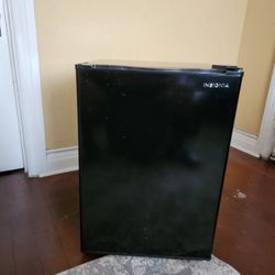 Insignia 2.6 cu Mini Fridge