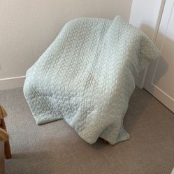 Crate&Barrel King Size Bed Quilt