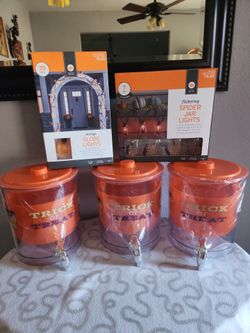 Halloween candy dispenser, lights