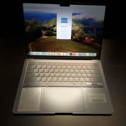 MacBook Air 2022 M2 8GB 256GB SSD with Store Warranty And Financing!
