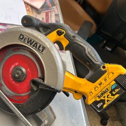 Dewalt Cordless Saw 