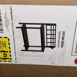 Brand new Smith and Hawkins Potting bench