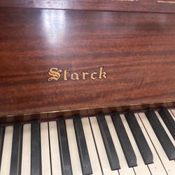 Stark Piano 
