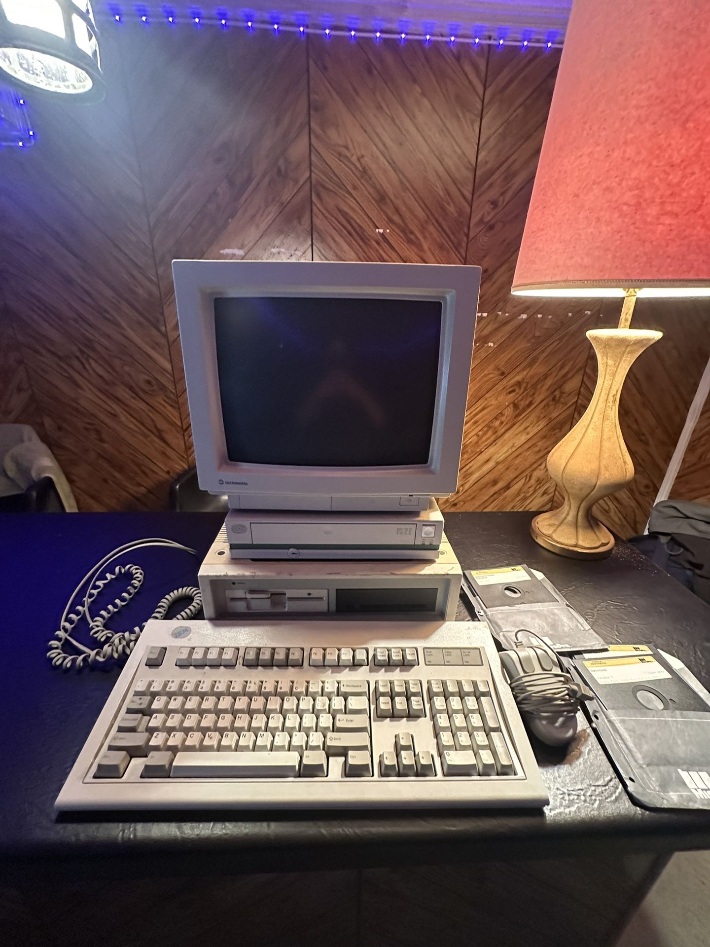 Amstrad Pc1512dd COMPUTER, MONITOR, MOUSE, SOFTWARE, works perfectly fine
