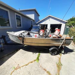 14 Ft Klamath Aluminum boat, with trailer, motor, Fish Finder