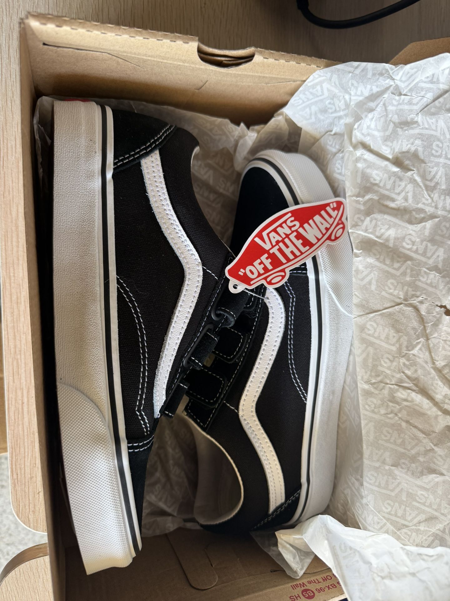 New Vans Men’s 7 Women’s 8.5 