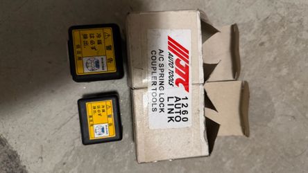 AC spring lock coupler tool