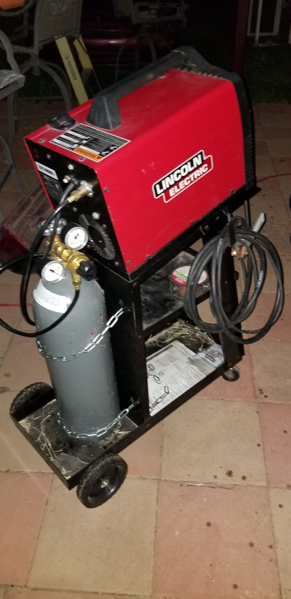Lincoln WeldPak 140 110v MIG welder w/ gas tank and cart for Sale in