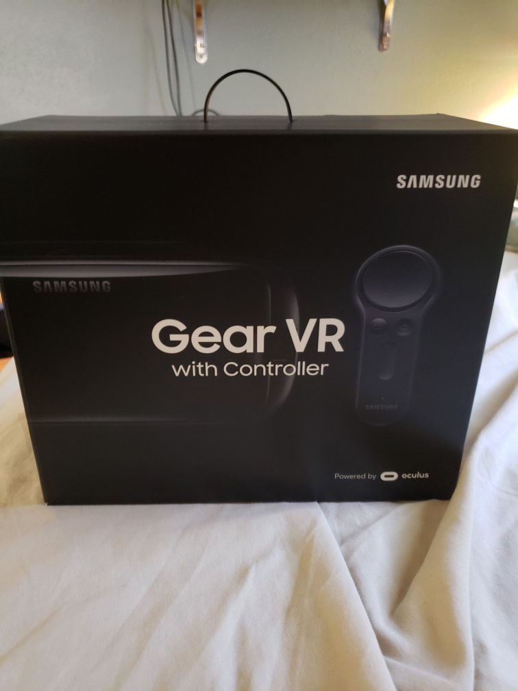 Samsung Gear VR Headset with Controller