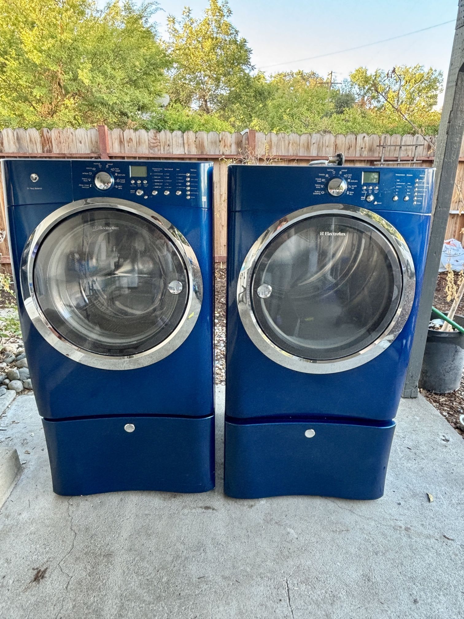 Electrolux electric washer and dryer with free delivery
