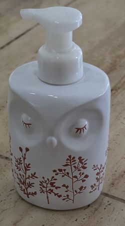 Bath & Body Works White Ceramic Owl Leaves Soap Dispenser Pump Holder