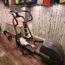 Precor Elliptical Trainer (EFX5.17i)