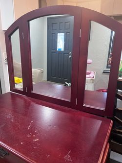 Vanity mirror w/chair