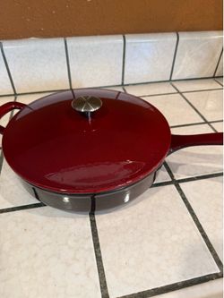 Red enameled Dutch oven pan