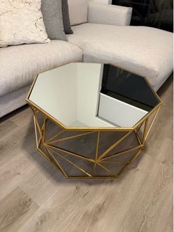 Modern Gold Coffee Table with Mirrored Top – Excellent Condition