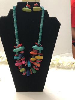 Collar y aretes