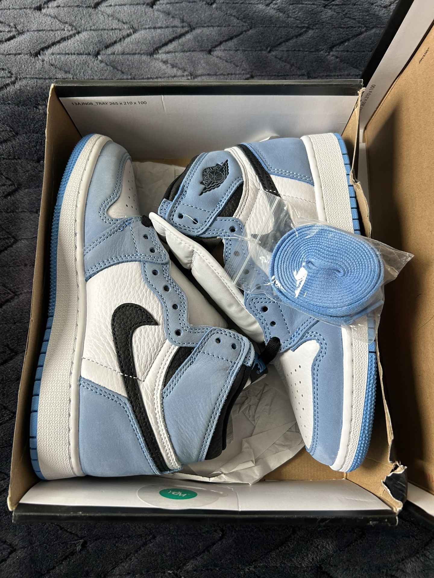 Jordan 1 UNC Size 4Y