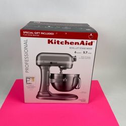 KitchenAid 600 series Professional 6 quarts Stand KitchenAid 600 series Professional 6 quarts Stand Mixer