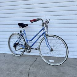 Women’s Hybrid Bike