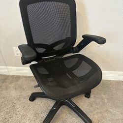 Black Mesh Office Chair, Adjustable and Ergonomic 