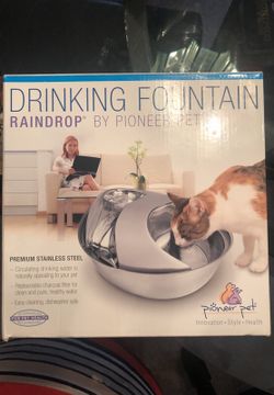 Pet drinking fountain
