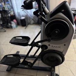   BOWFLEX MAX TRAINER M5 