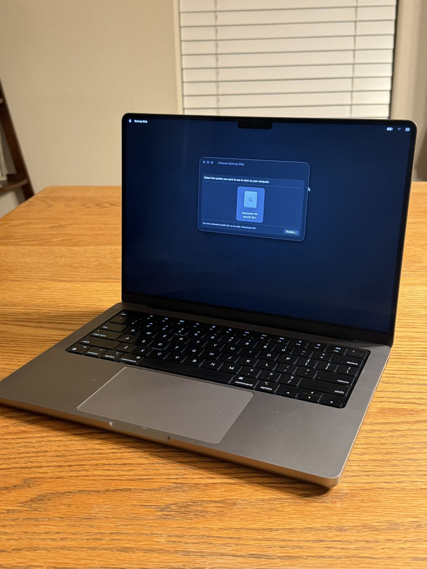 Locked MacBook Pro 14" M1 Pro Chip 2021 16GB 512GB