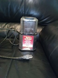 Spice grinder