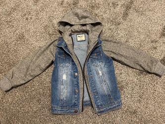 Jean jacket Kids Size 6 *EUC