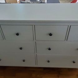 White Glossy DRESSER