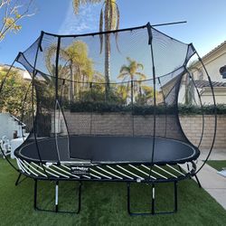 Springfree trampoline 8x13 Oval