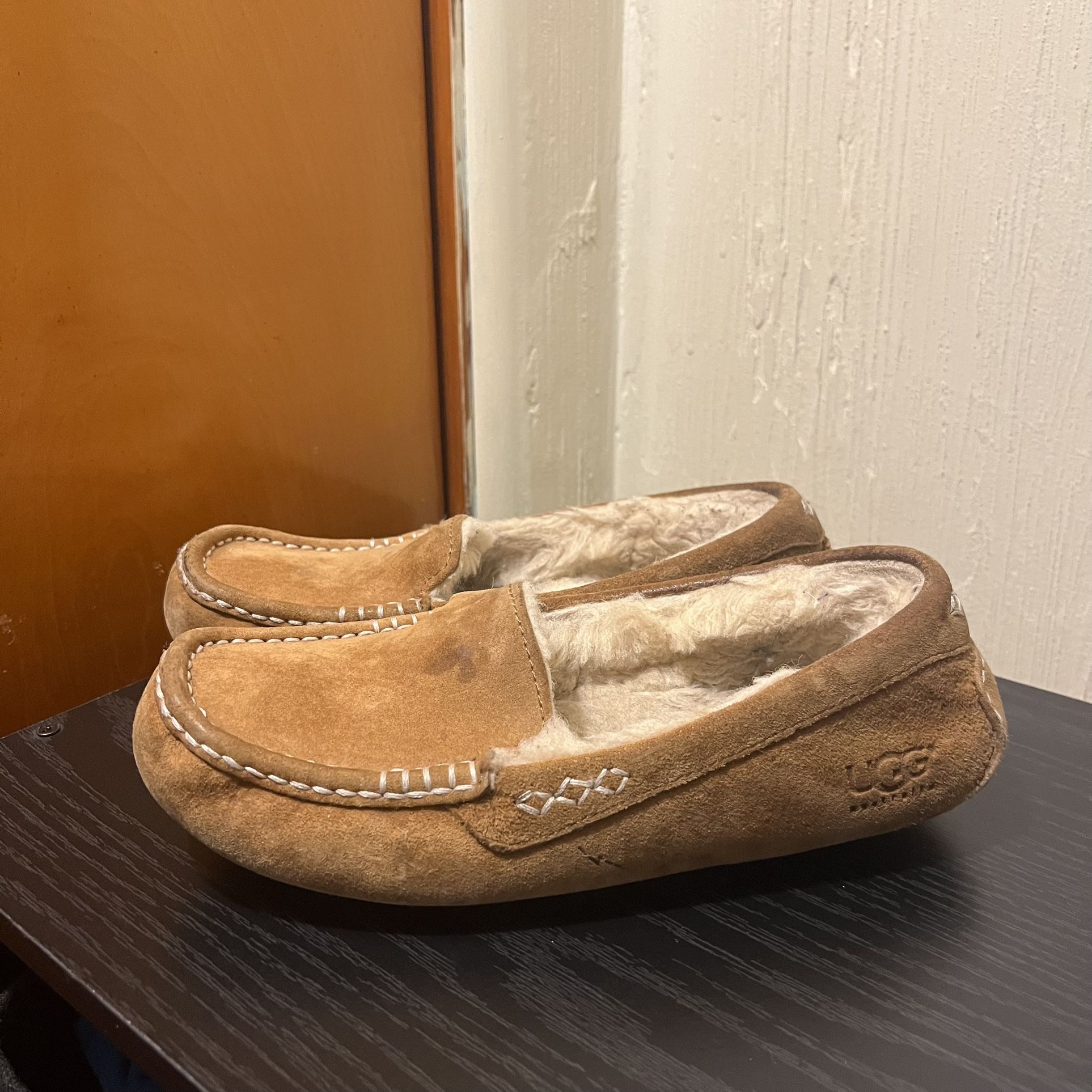 UGG Ansley Moccasin Slipper size