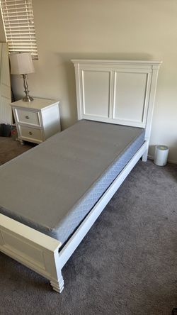 Twin bed with boxspring