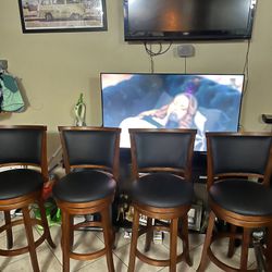 4 Bar Stools 
