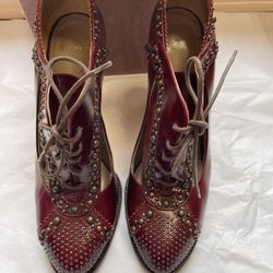 Authentic ETRO Women's Plum  Leather Cut Out Studded Oxford Heels size 40.  