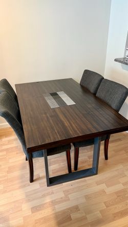Dining Table + 4 Chairs