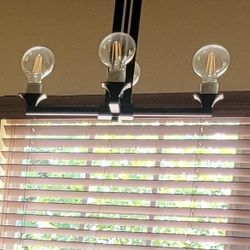 2 Light Fixtures 