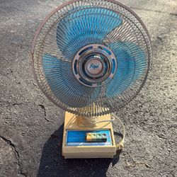  Vintage Frigid 12” Oscillating Fan 
