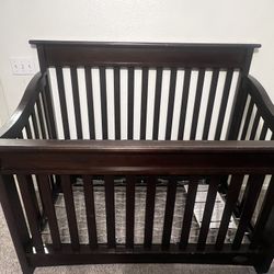 Baby Crib/Toddler Daybed