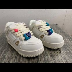 Women’s LV sneakers 
