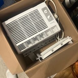 5000 BTU Air Conditioner used for a few months 