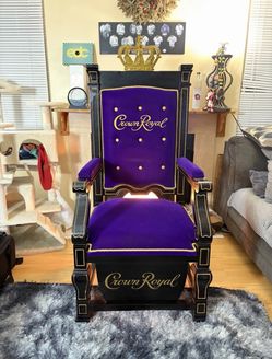 CROWN ROYAL THRONE CHAIR  -Looks NEW- Purple Velvet Suede with Custom purple velvet robe! Alcohol Prohibition Memorabilia Perfect for man cave living 