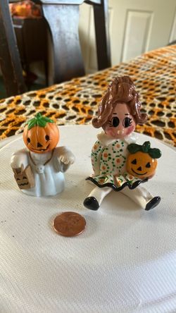 2 Ceramic Halloween decorations