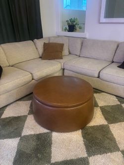 Round ottoman