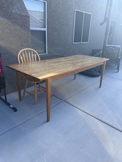Oak Dining Room Table w/5 Chairs