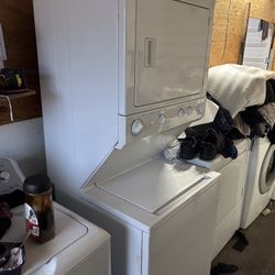 Frigidaire 27 Inch 220 Volt Washer Dryer Stacker 