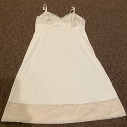 Vintage Vanity Fair Cream Lace Long Nightgown Retro Sz 38 Nylon USA